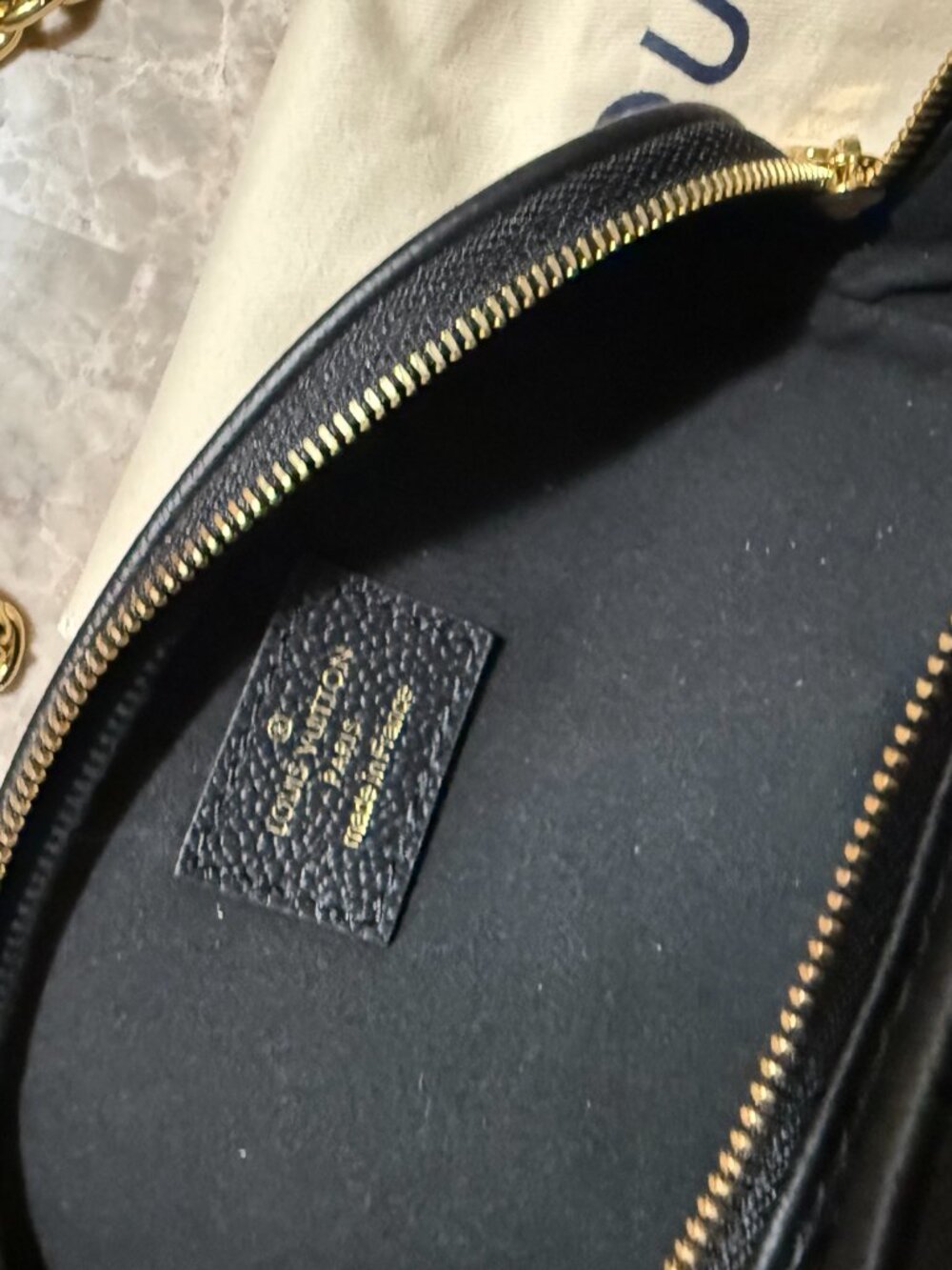 STUNNING Master Quality Fashion Leather Bumbag! All Black LOGO Leather w/LV BOX! - Picture 3 of 7